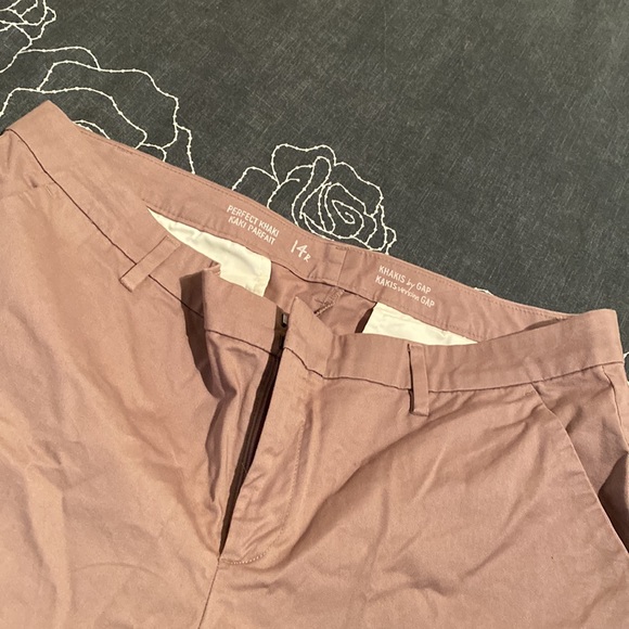 Flared khakis by Gap - Picture 3 of 4